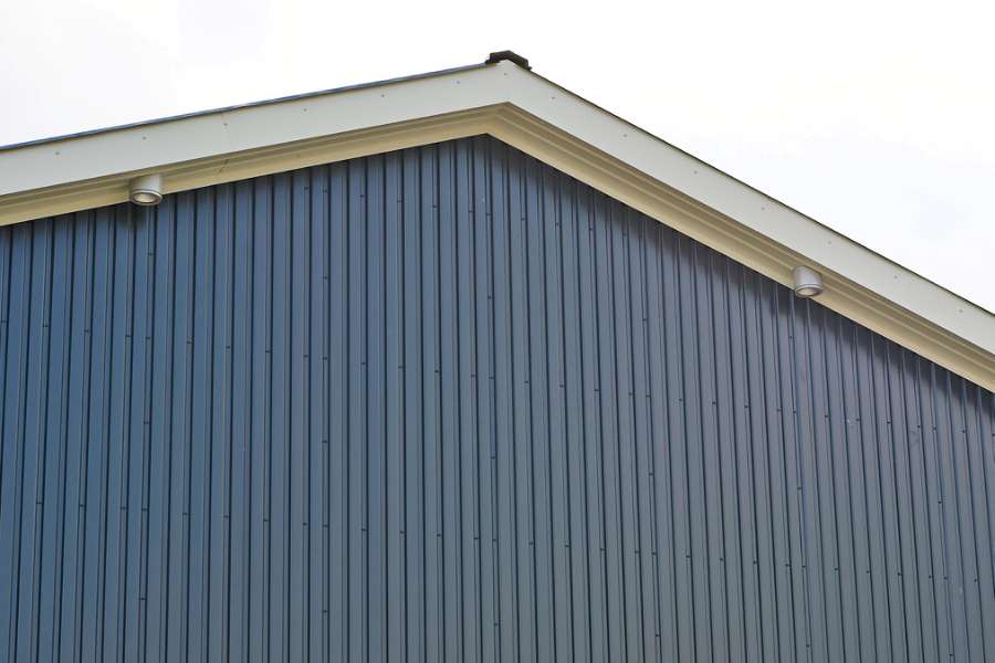 Store tagflader beklædt med Trapezplader, Saksagervej 1, 9670 Vrå